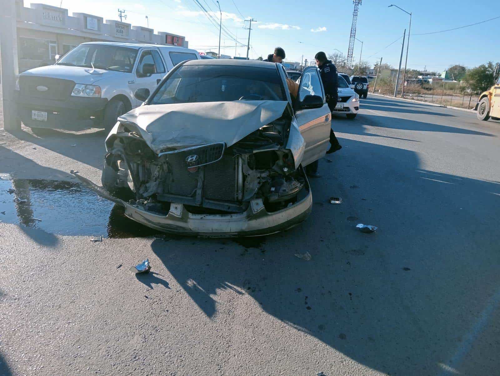 Joven Pierde el Control y Choca Camioneta