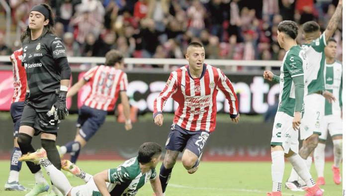 ¡Chivas derrota a Santos y arranca Clausura 2025 con el pie derecho!