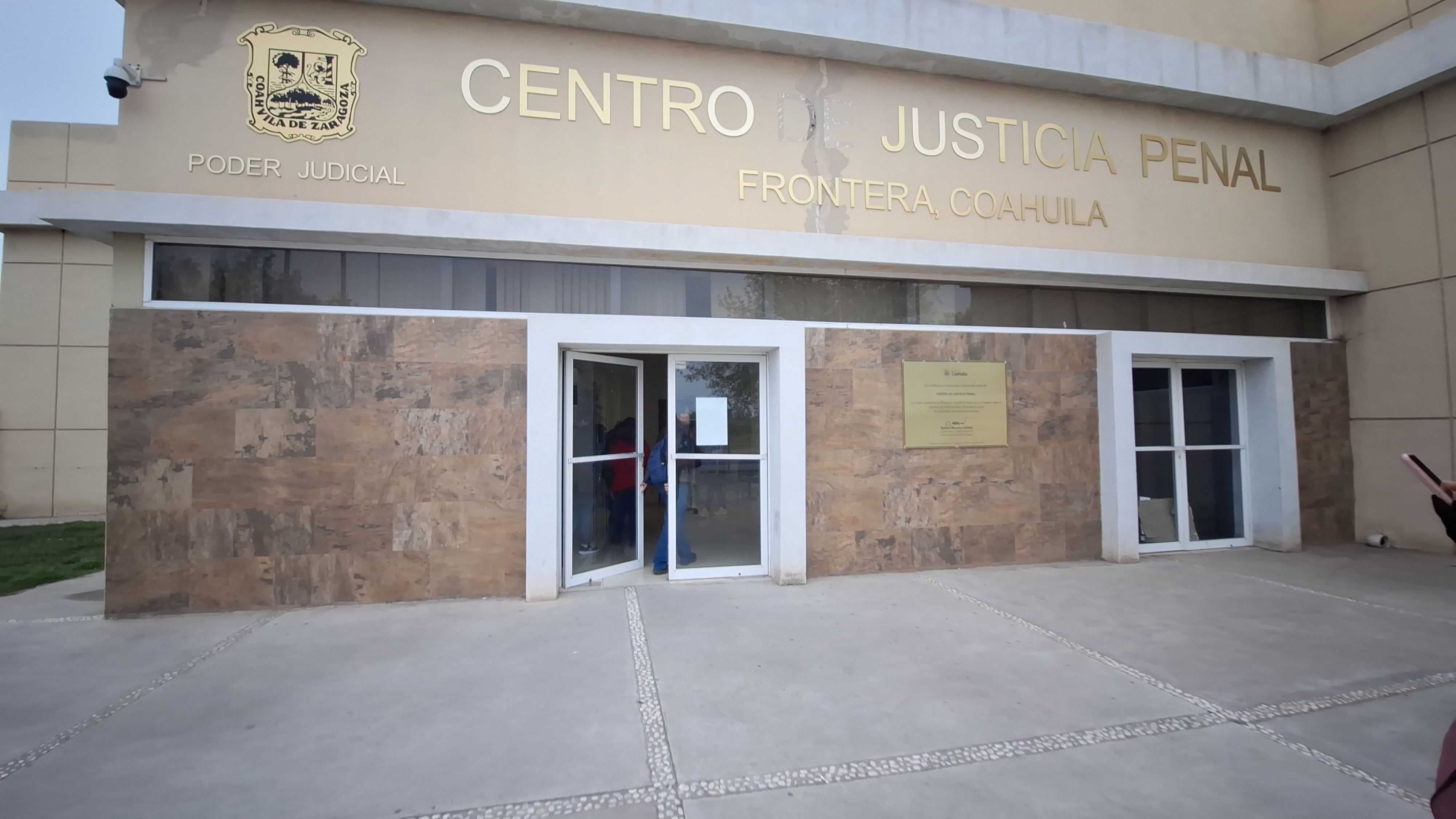 Se retracta mujer de acusar a su hijo de violencia familiar.