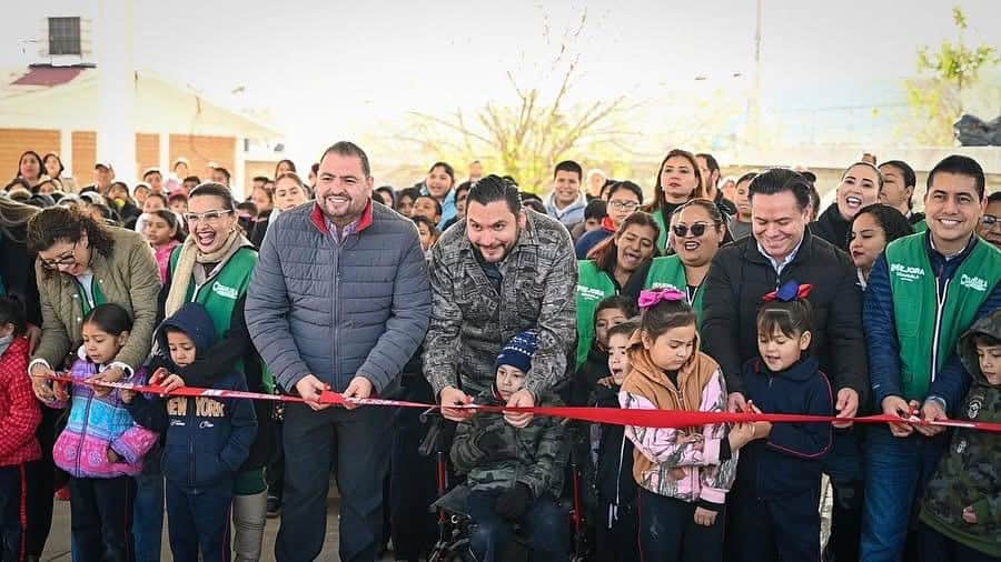 El Alcalde Carlos Villarreal junto a autoridades del estado, cortaron el listón inaugural de la obra.