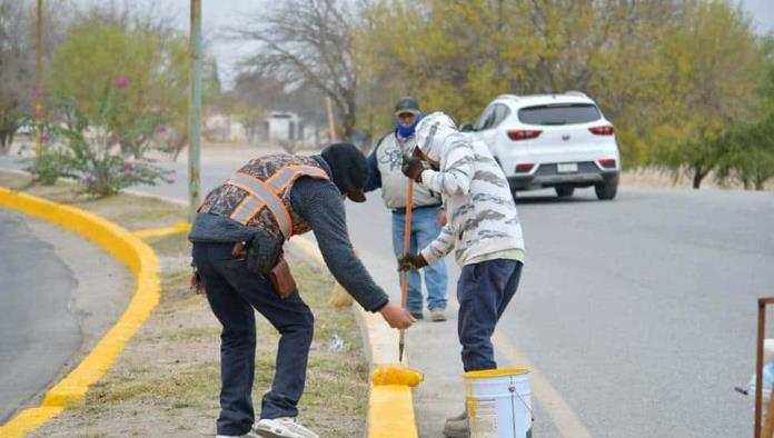 Impulsa alcalde el mantenimiento de espacios públicos en Nava