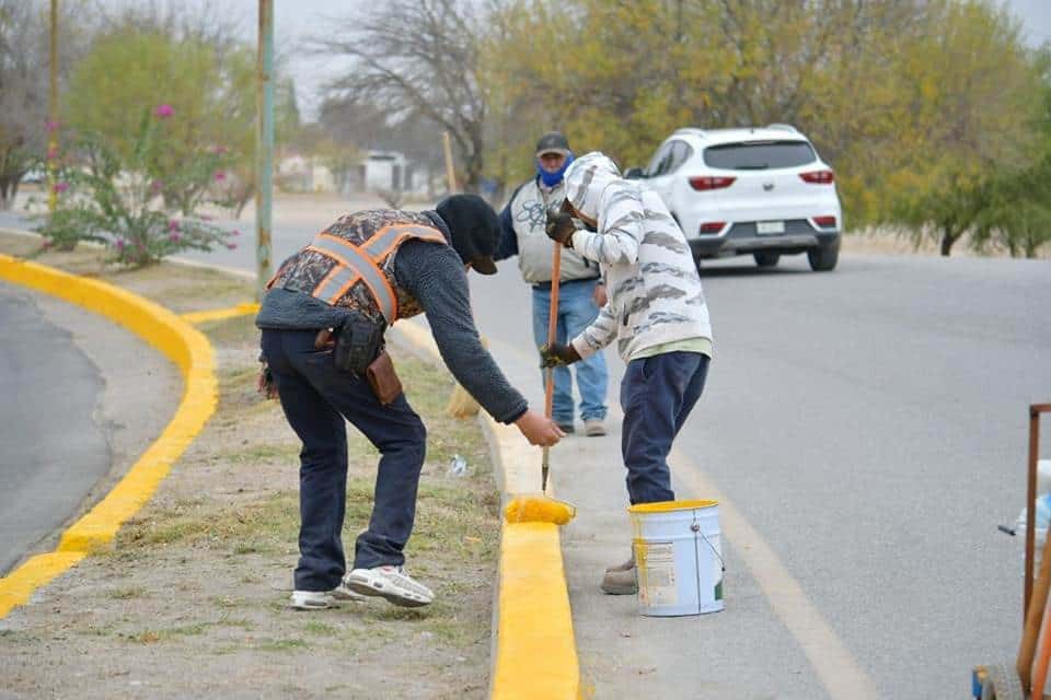 Impulsa alcalde el mantenimiento de espacios públicos en Nava