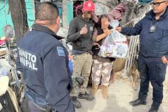 Policía Municipal lleva despensas a familias de Monclova