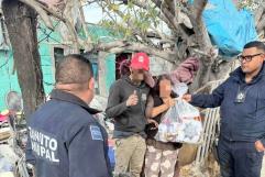 Policía Municipal lleva despensas a familias de Monclova