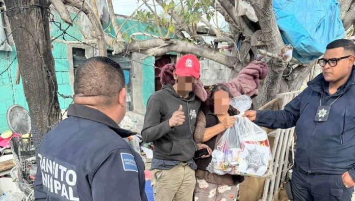 Policía Municipal lleva despensas a familias de Monclova