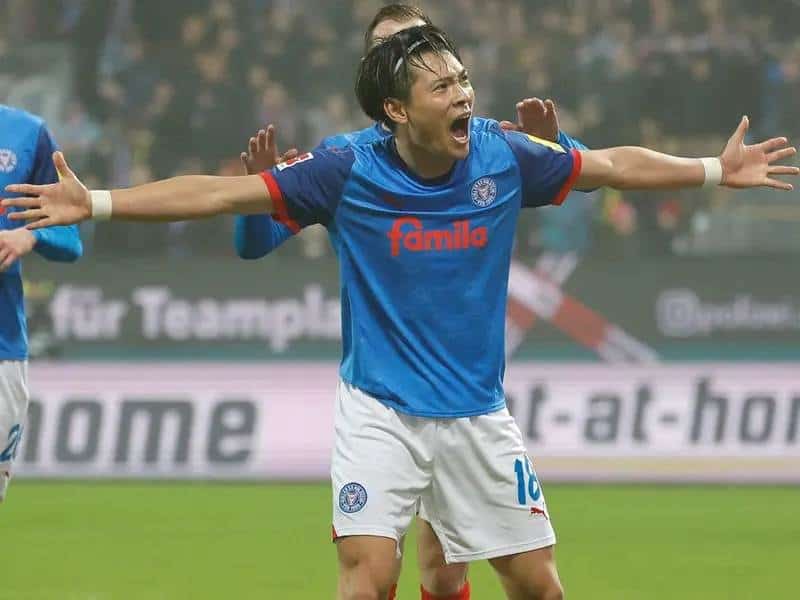 Holstein Kiel lucha por salvarse del descenso en la Bundesliga, es penúltimo lugar (17°) con 11 puntos en 17 partidos.