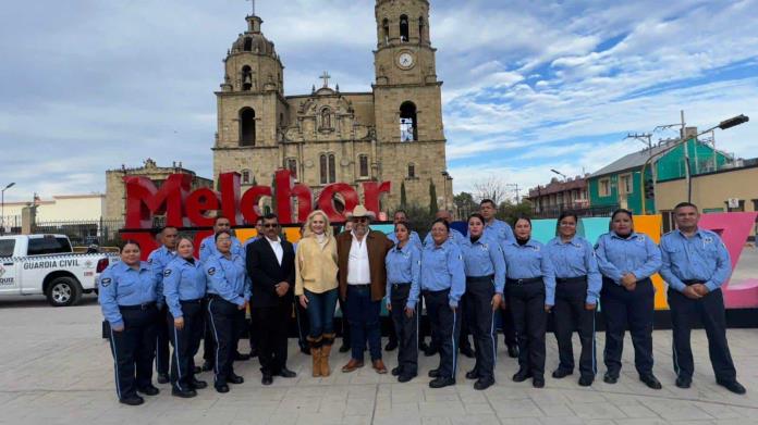 Presenta Laura a integrantes De Guardia Civil en Múzquiz Presenta Laura a integrantes De Guardia Civil en Múzquiz