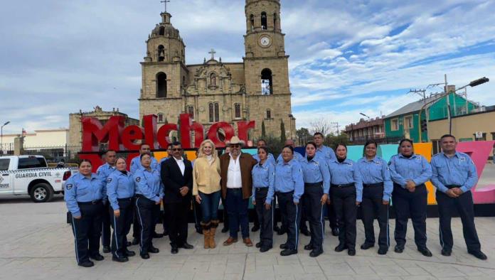 Presenta Laura a integrantes De Guardia Civil en Múzquiz