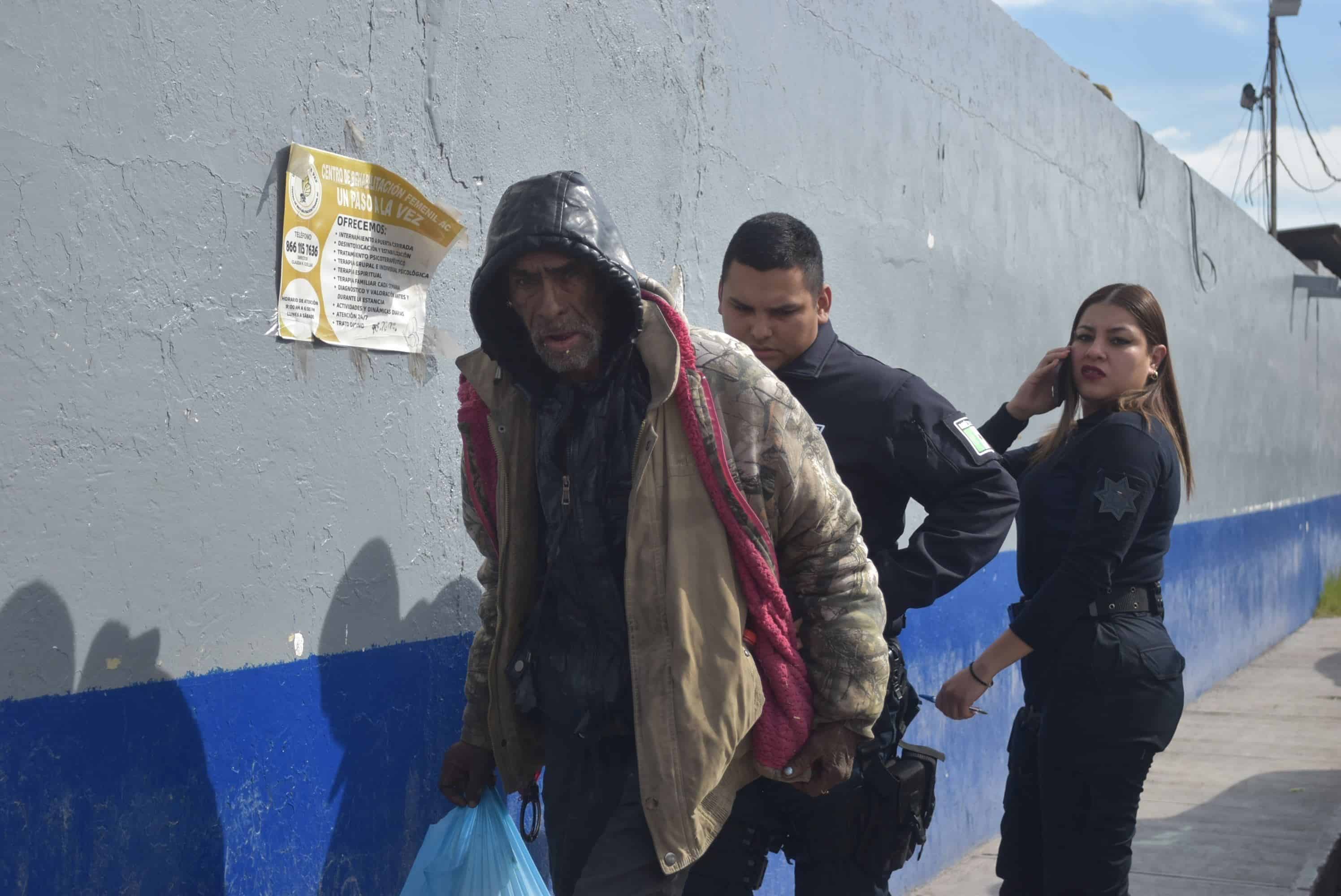 Le roba a Policía en su propia casa