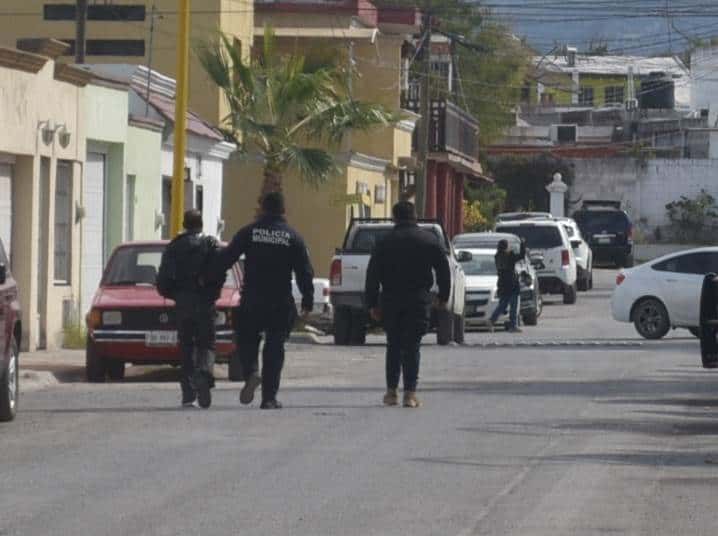 Le roba a Policía en su propia casa