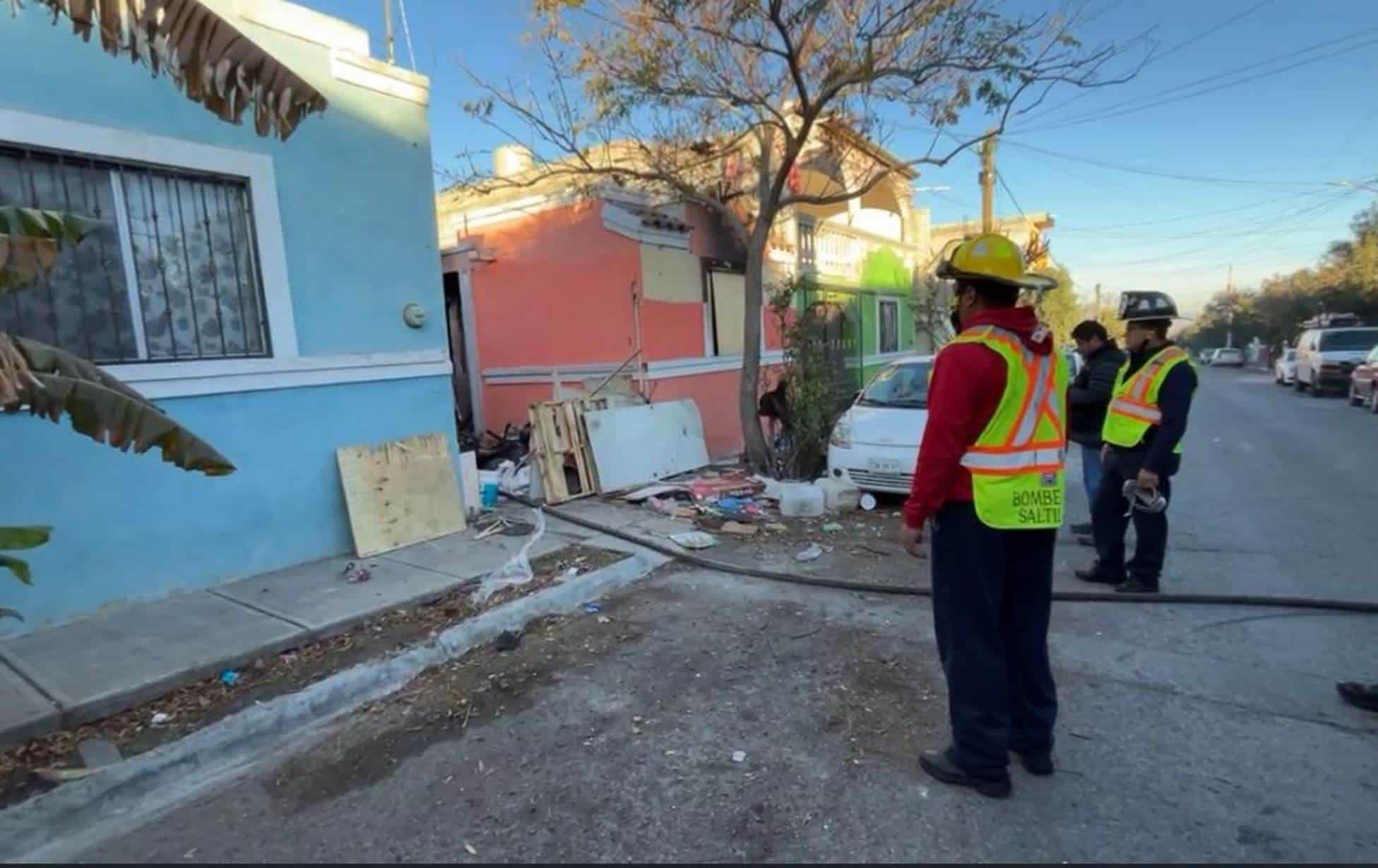 Arden materiales y afecta a casa vecina