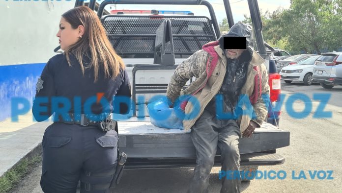 Tras salir de las celdas; Roba a Policía en su propia casa