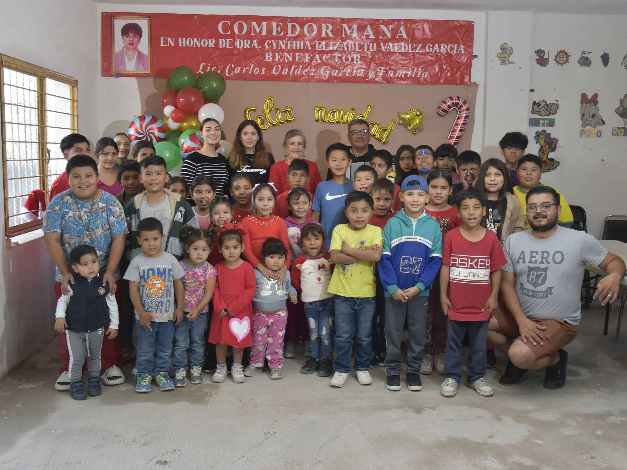 Festejan a niños del comedor infantil Maná