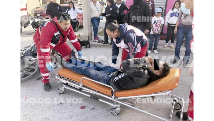 Rompe pierna a motociclista