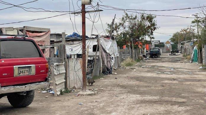 Esperan hule y láminas para proteger viviendas Esperan hule y láminas para proteger viviendas