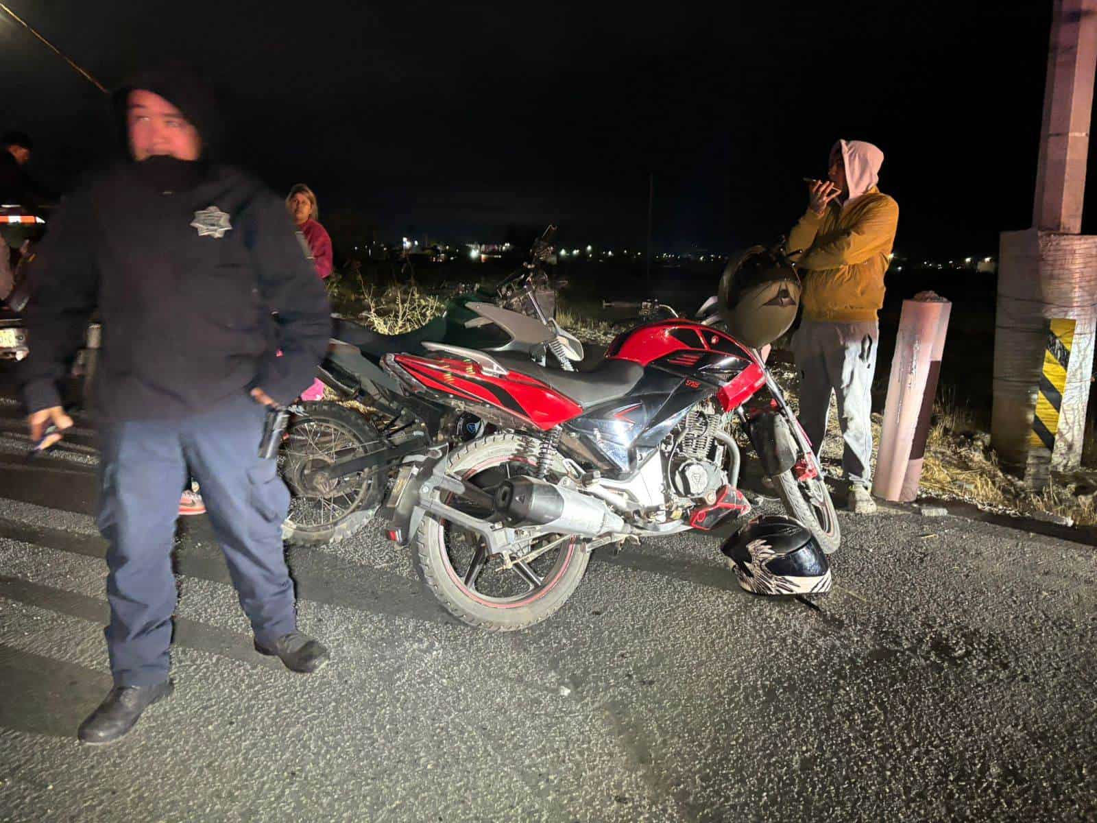 Saca curva a pareja en moto