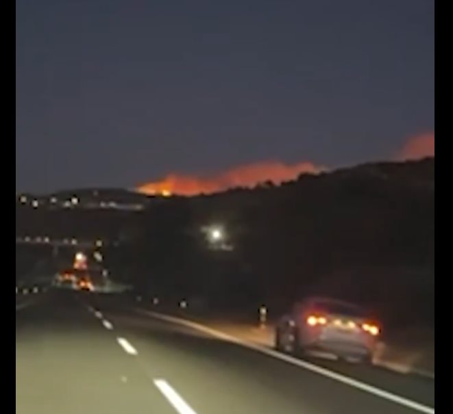 Incendio forestal en Baja California amenaza Tecate