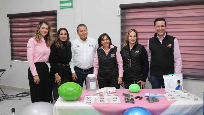 Entrega DIF Coahuila apoyos en N. Rosita