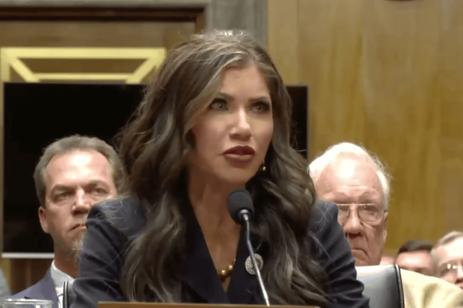 Kristi Noem promete reactivar el programa “Quédate en México”