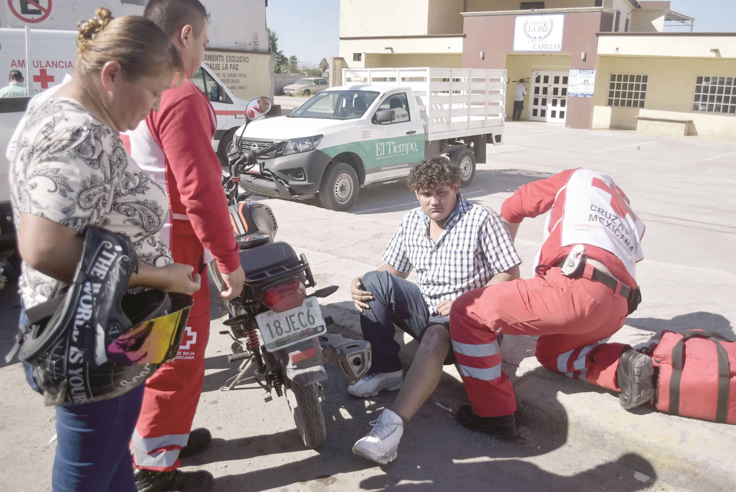 Se le atraviesa a motociclista