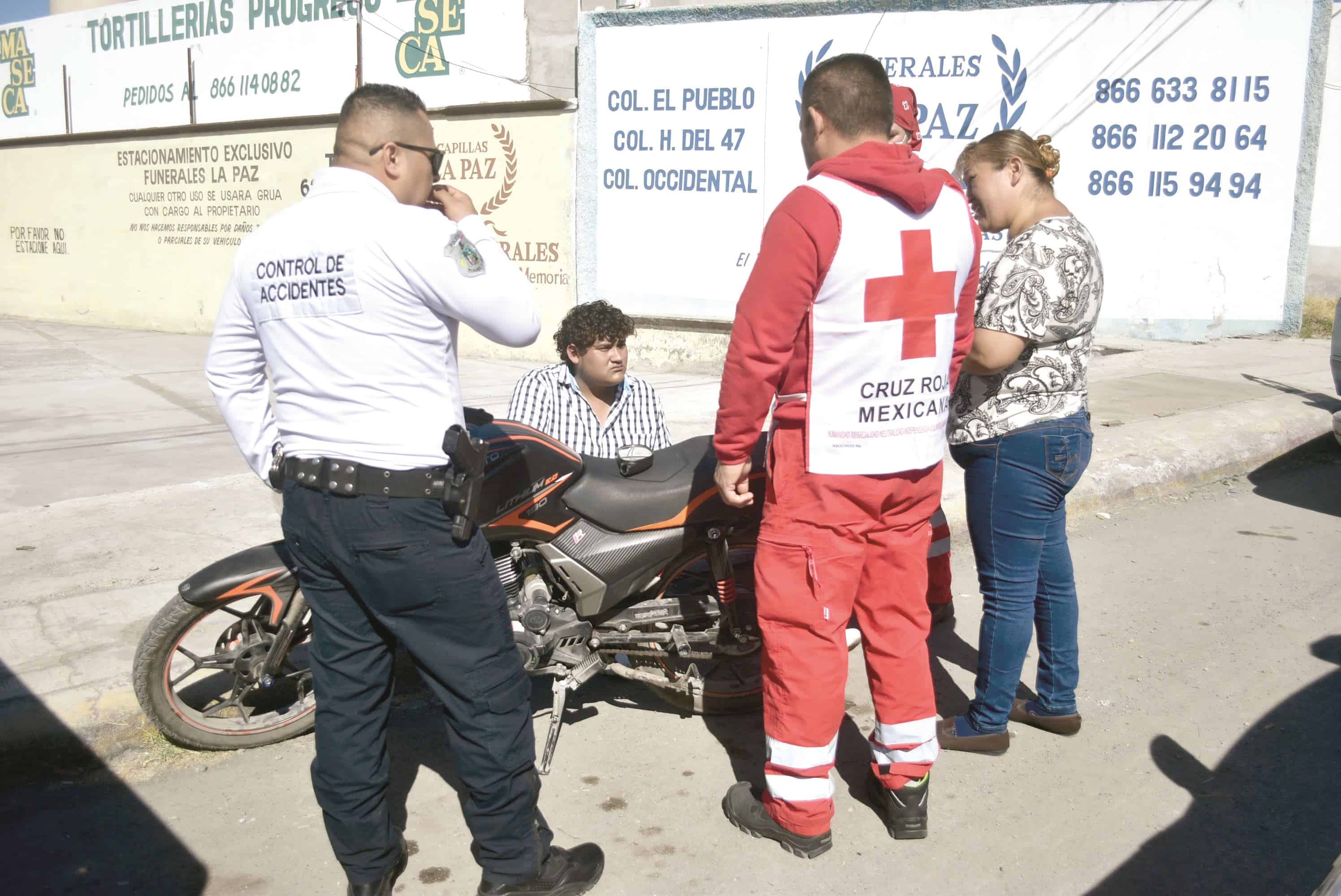 Se le atraviesa a motociclista