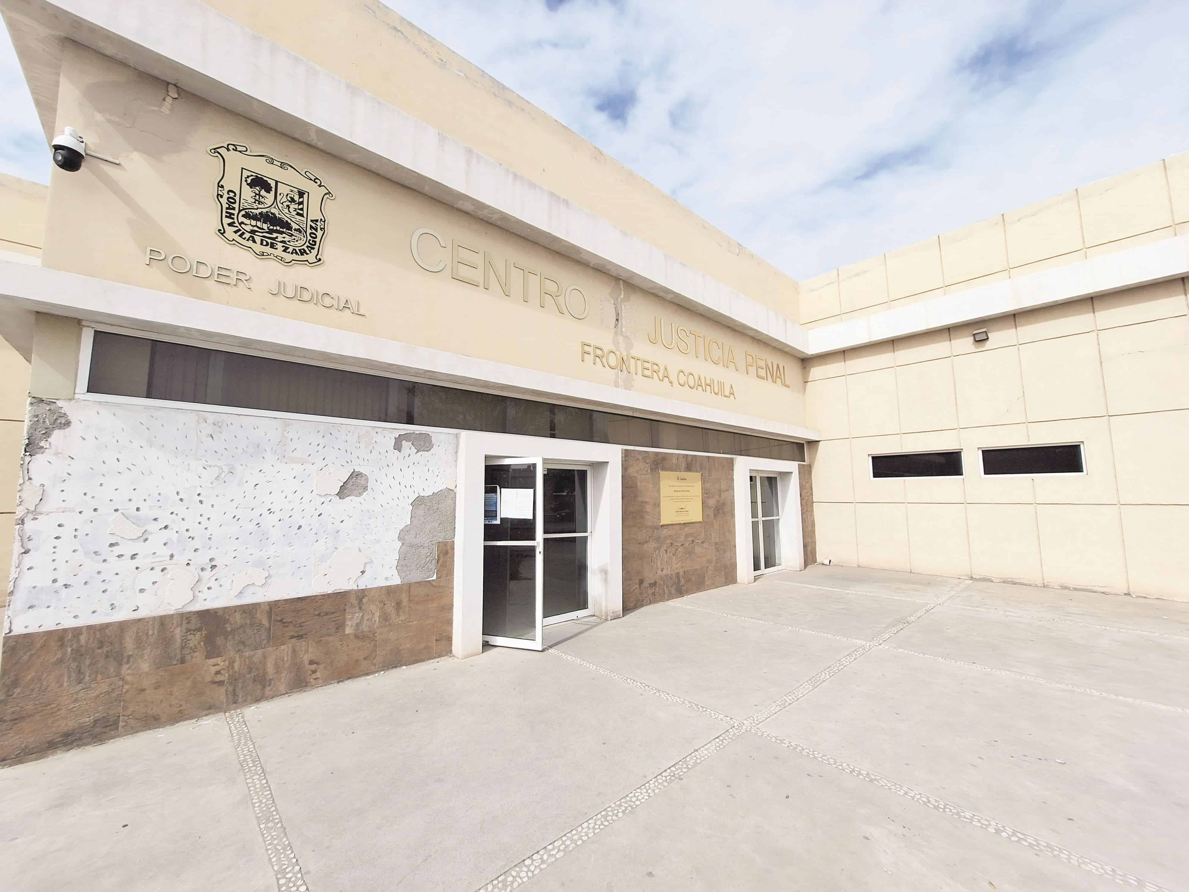 Martín N. enfrenta proceso por violencia psicológica contra su esposa.