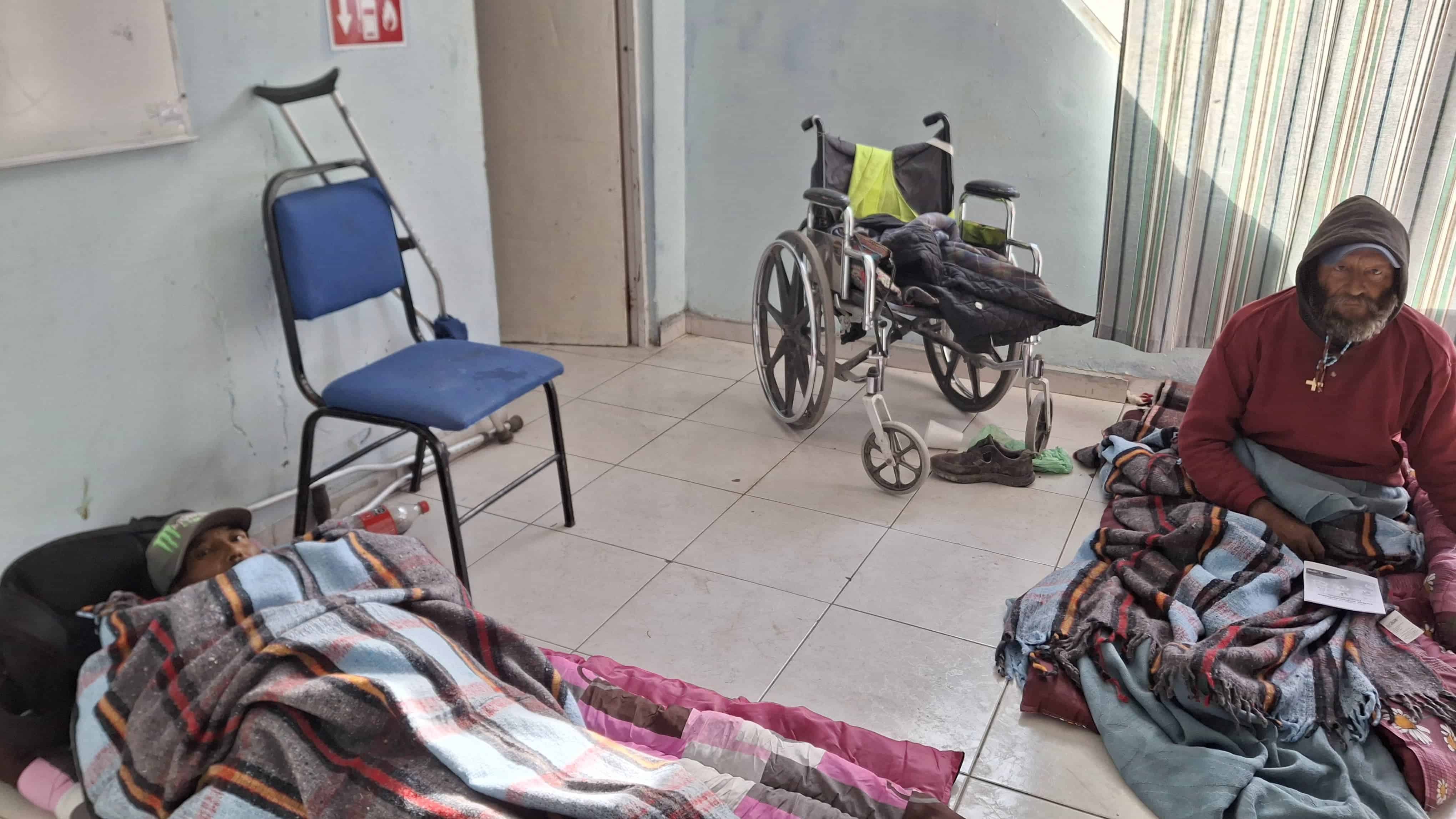 Se refugian cinco a diez personas en los albergues municipales.