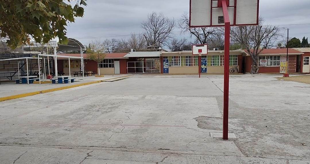 Escasa asistencia escolar en primaria Miguel Hidalgo por bajas temperaturas