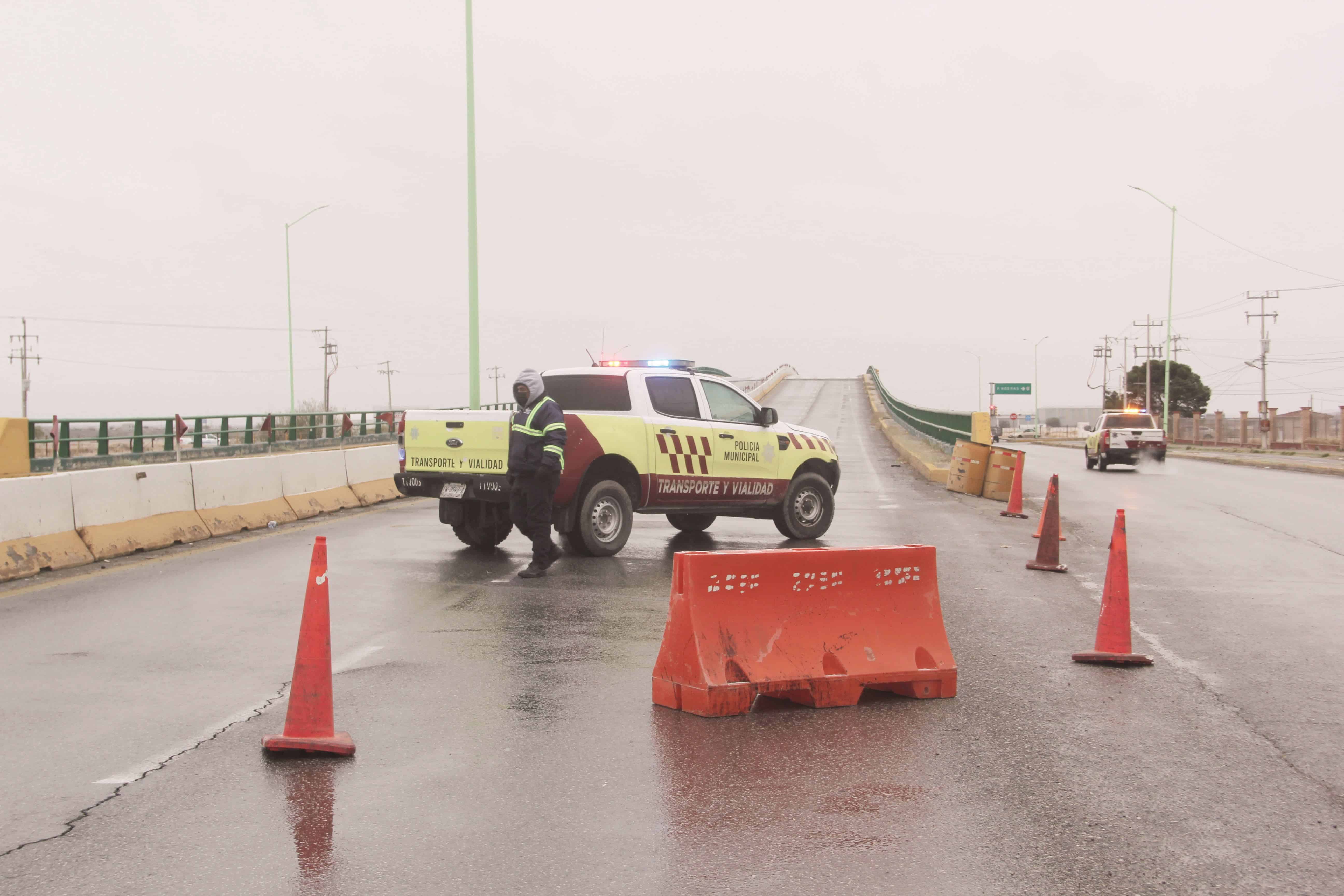 Fue a las 6:00 de la mañana que los puentes fueron cerrados debido a las bajas temperaturas.