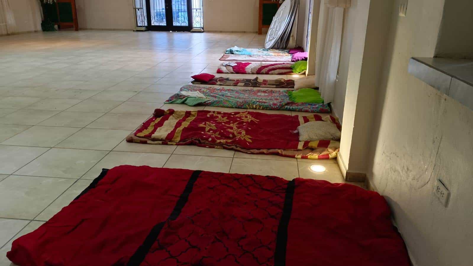 Ofrecen albergue en salón de eventos