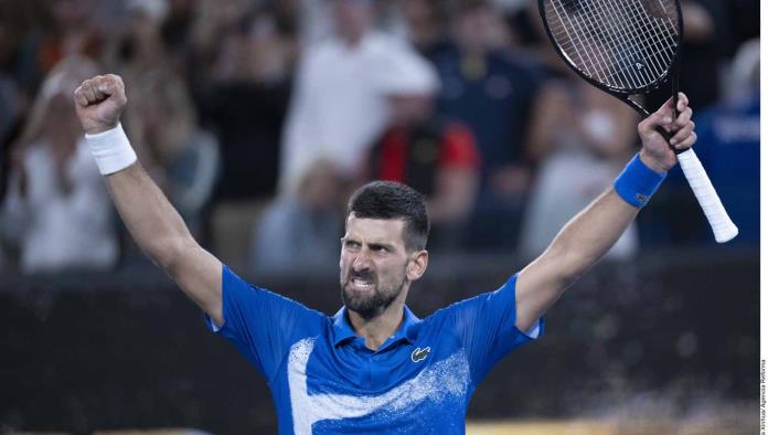 Djokovic remonta ante Alcaraz y avanza en el AO 