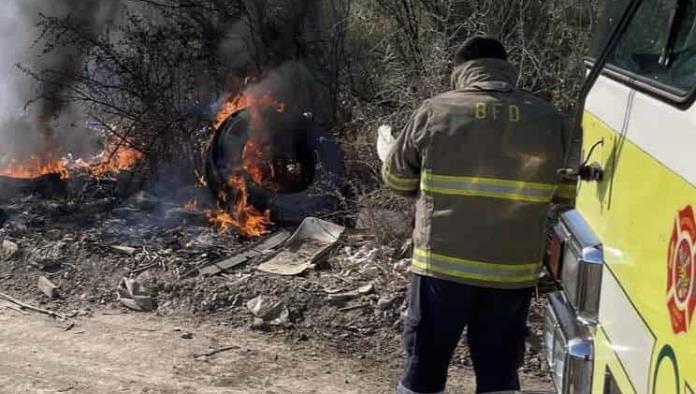 Sofocan enésimo incendio en basurero clandestino