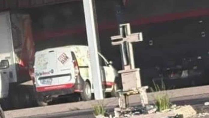 Explotan cenotafio del hijo de JGL en Culiacán