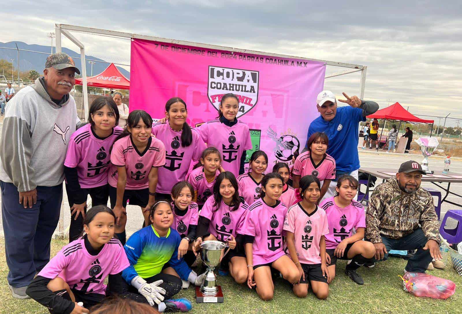 Invitan a visoría de futbol femenil para jugadoras y ex militantes del Club Acereras.