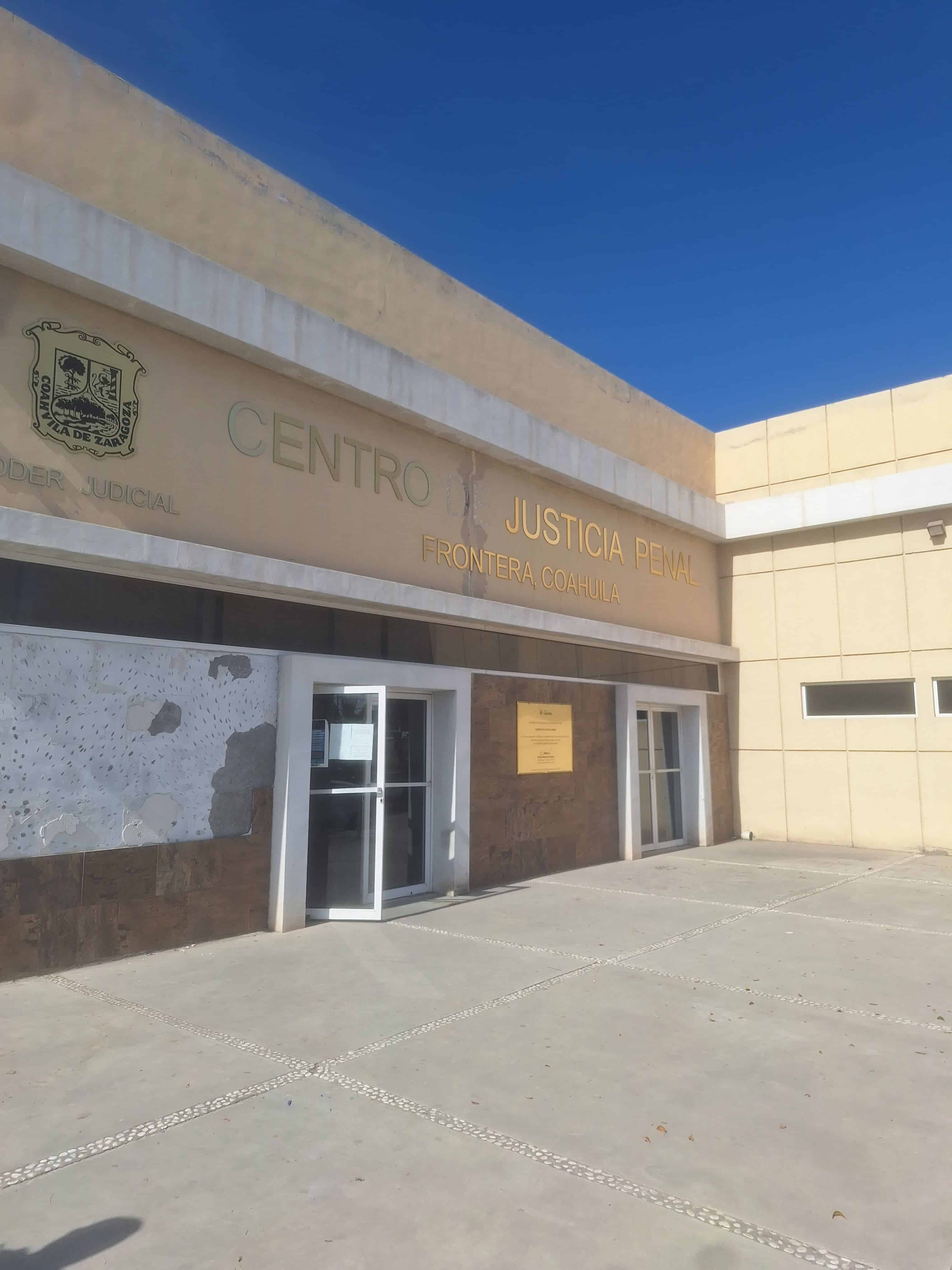 Termina juez con problemas de vecinas.