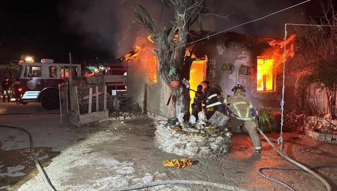 Incendio en Ciudad Acuña: Capilla de la Santa Muerte sufre graves daños por descuido