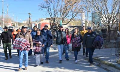 Acuña apoya a la colonia Acoros con el programa Abrigando Corazones