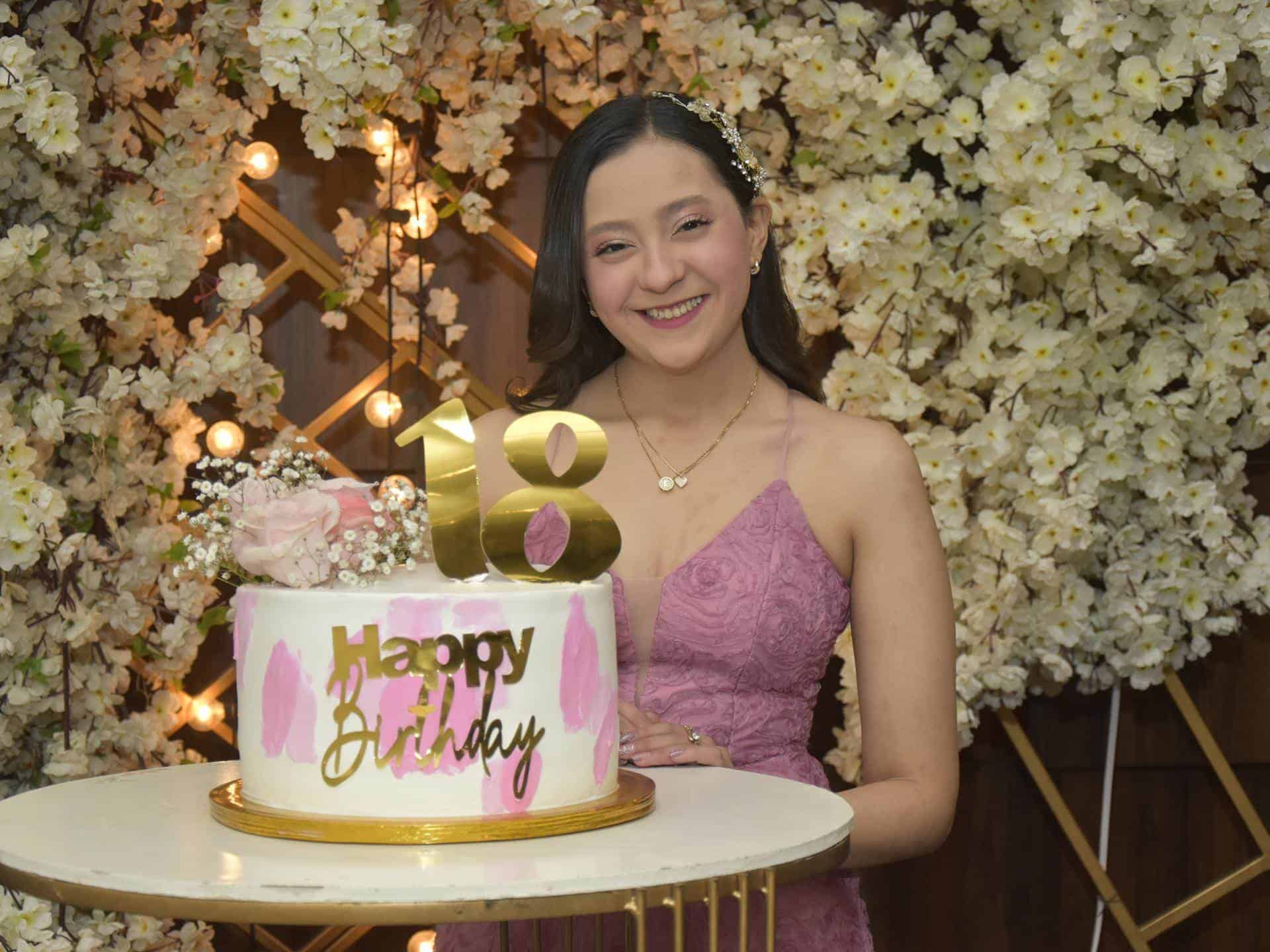 Karolina cumplió 18 años de edad.