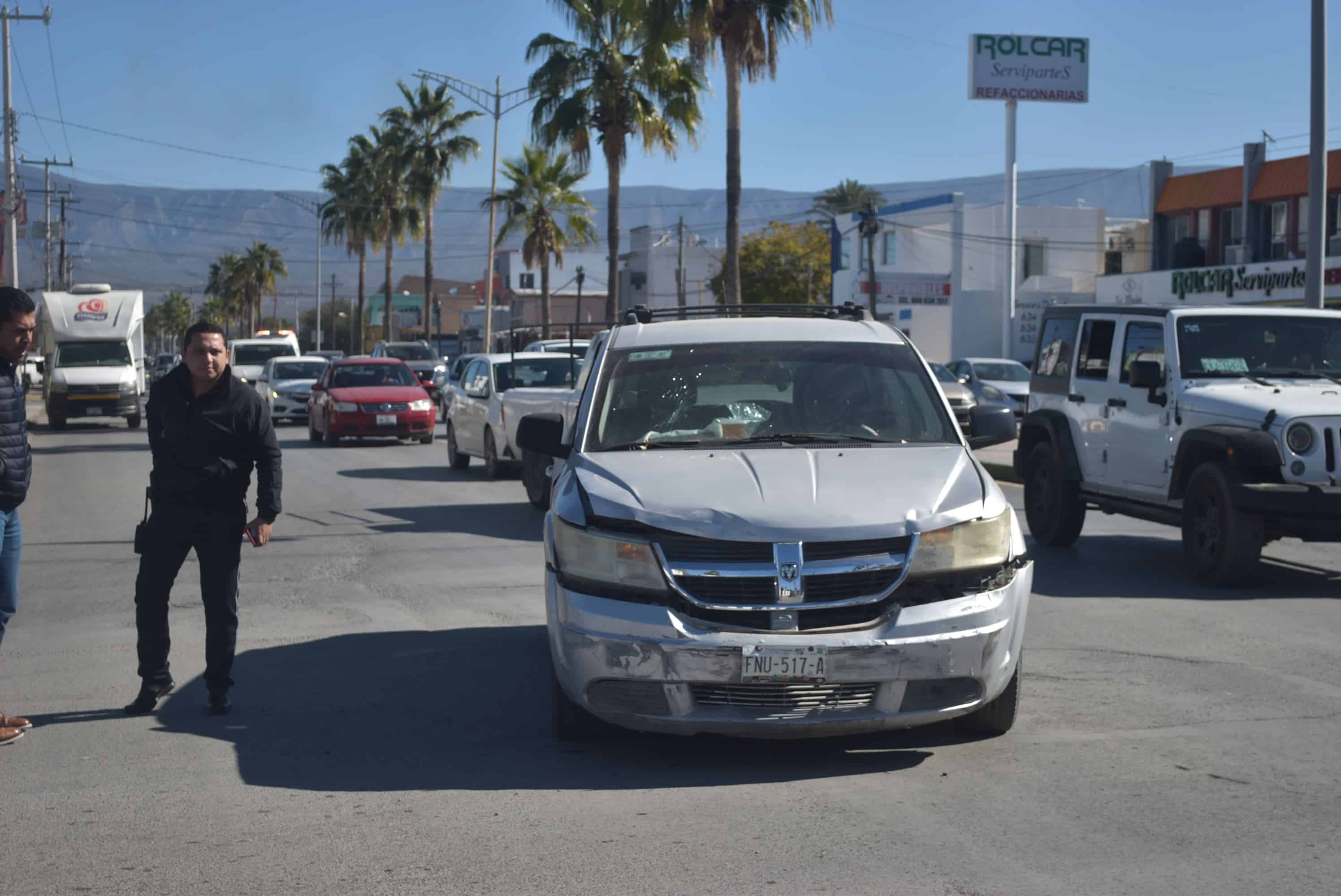 Provoca chofer fuerte accidente