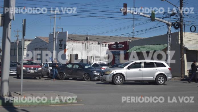 Provoca chofer fuerte accidente