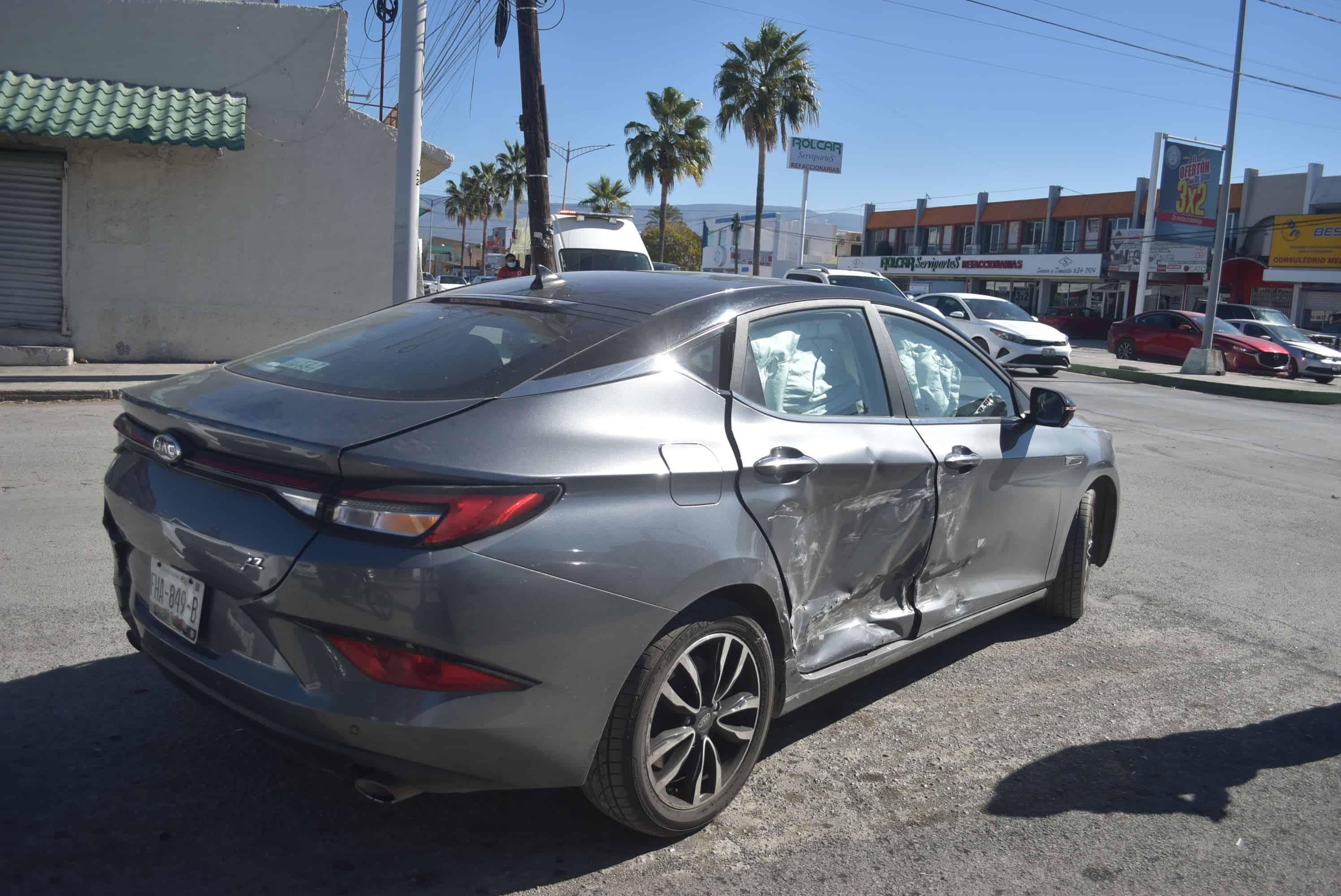 Provoca chofer fuerte accidente