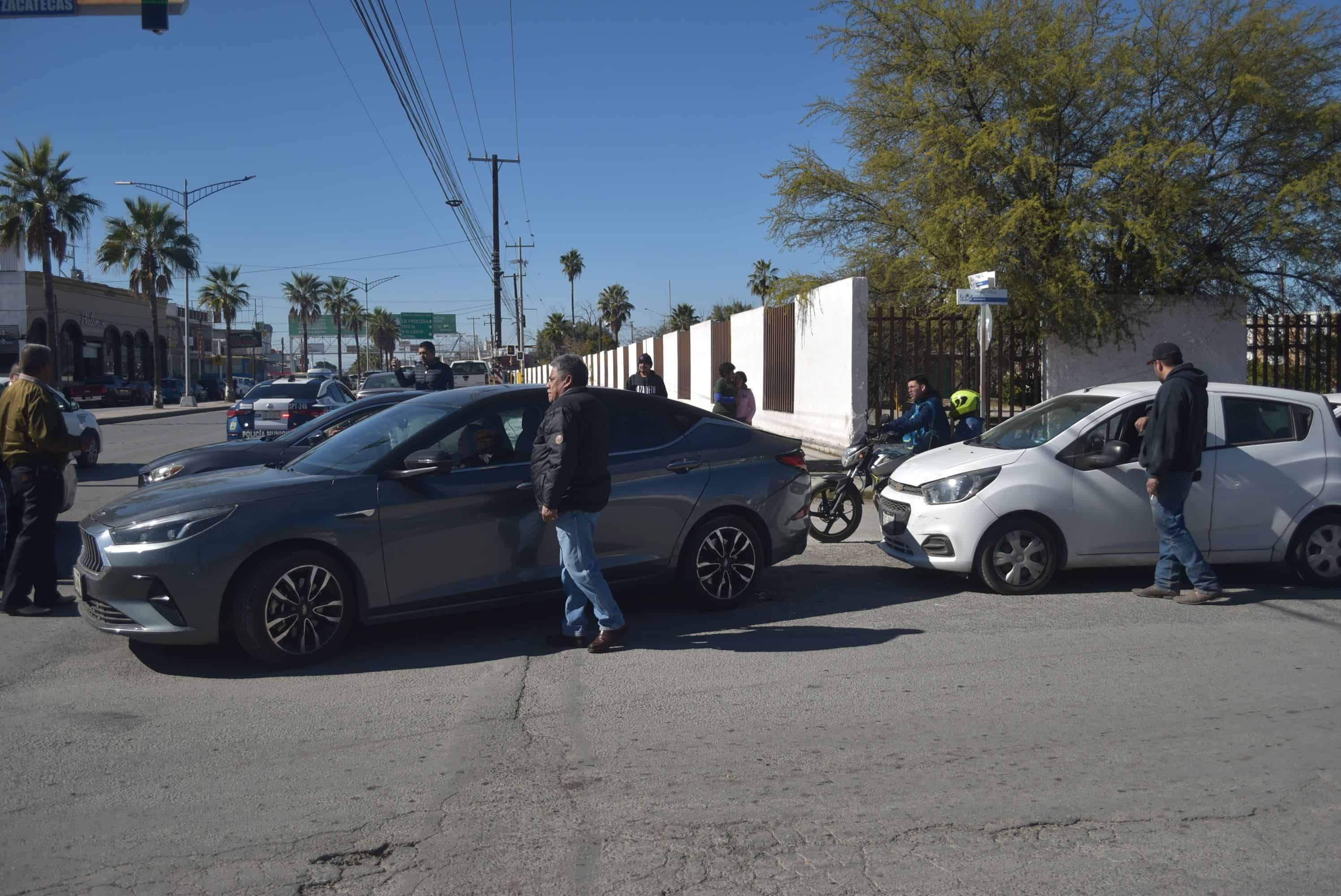 Provoca chofer fuerte accidente