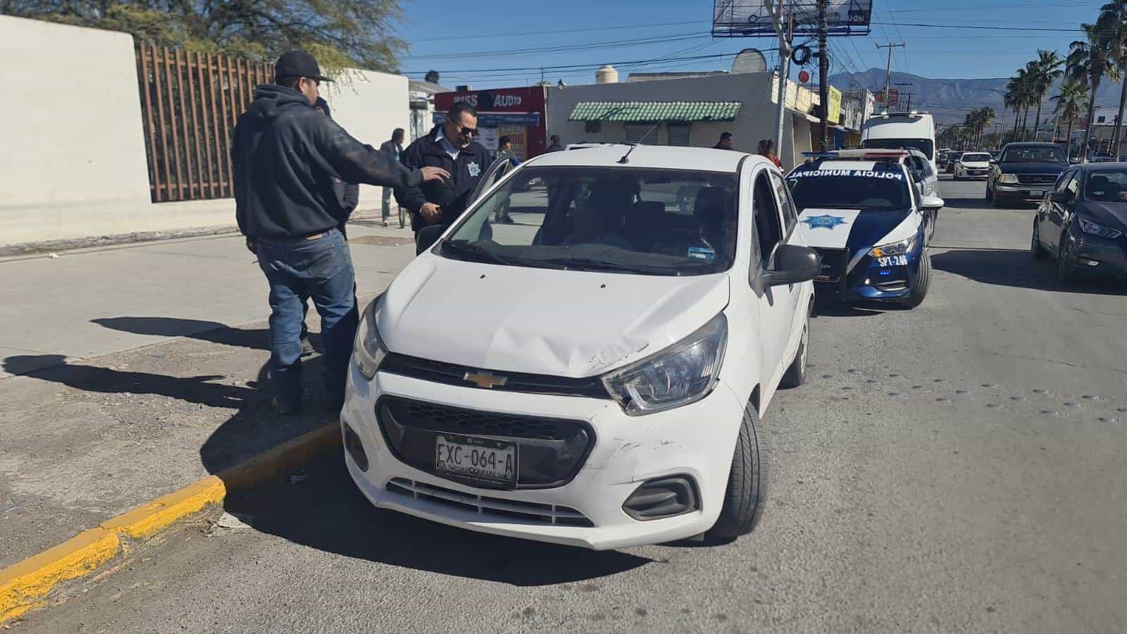 Provoca chofer fuerte accidente