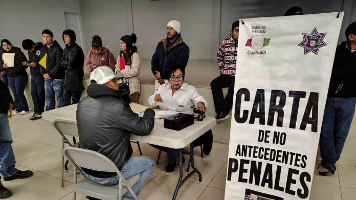 Éxito en la primera feria del empleo en Nava Éxito en la primera feria del empleo en Nava