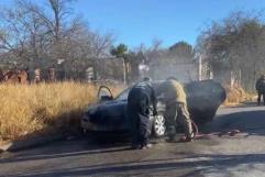 Se incendia vehículo tras salir de taller mecánico en Piedras Negras