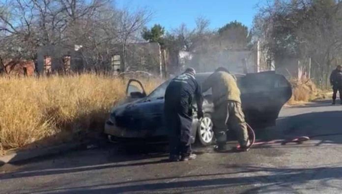 Se incendia vehículo tras salir de taller mecánico en Piedras Negras