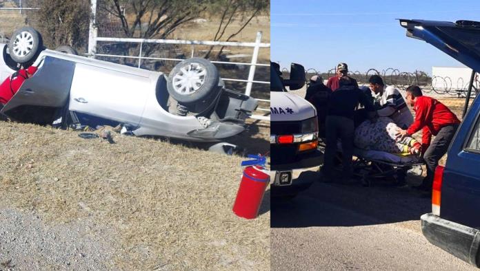 Dos mujeres resultan lesionadas tras volcadura en carretera Nava-Morelos