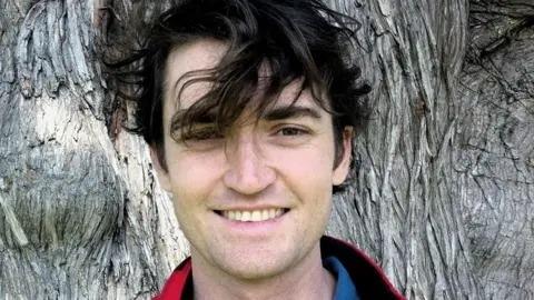 Trump indulta a Ross Ulbricht y líderes de grupos ultranacionalistas, desatando polémica