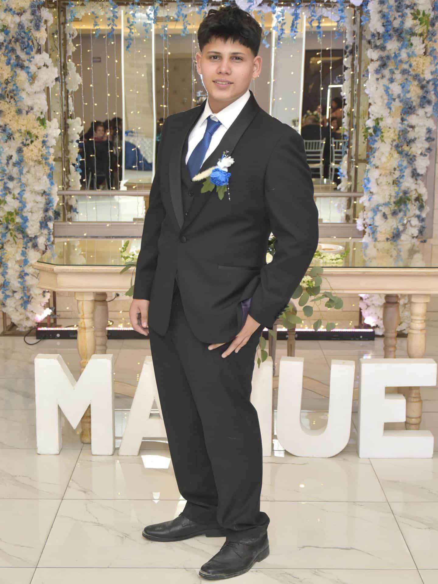 Manuel cumplió quince años.