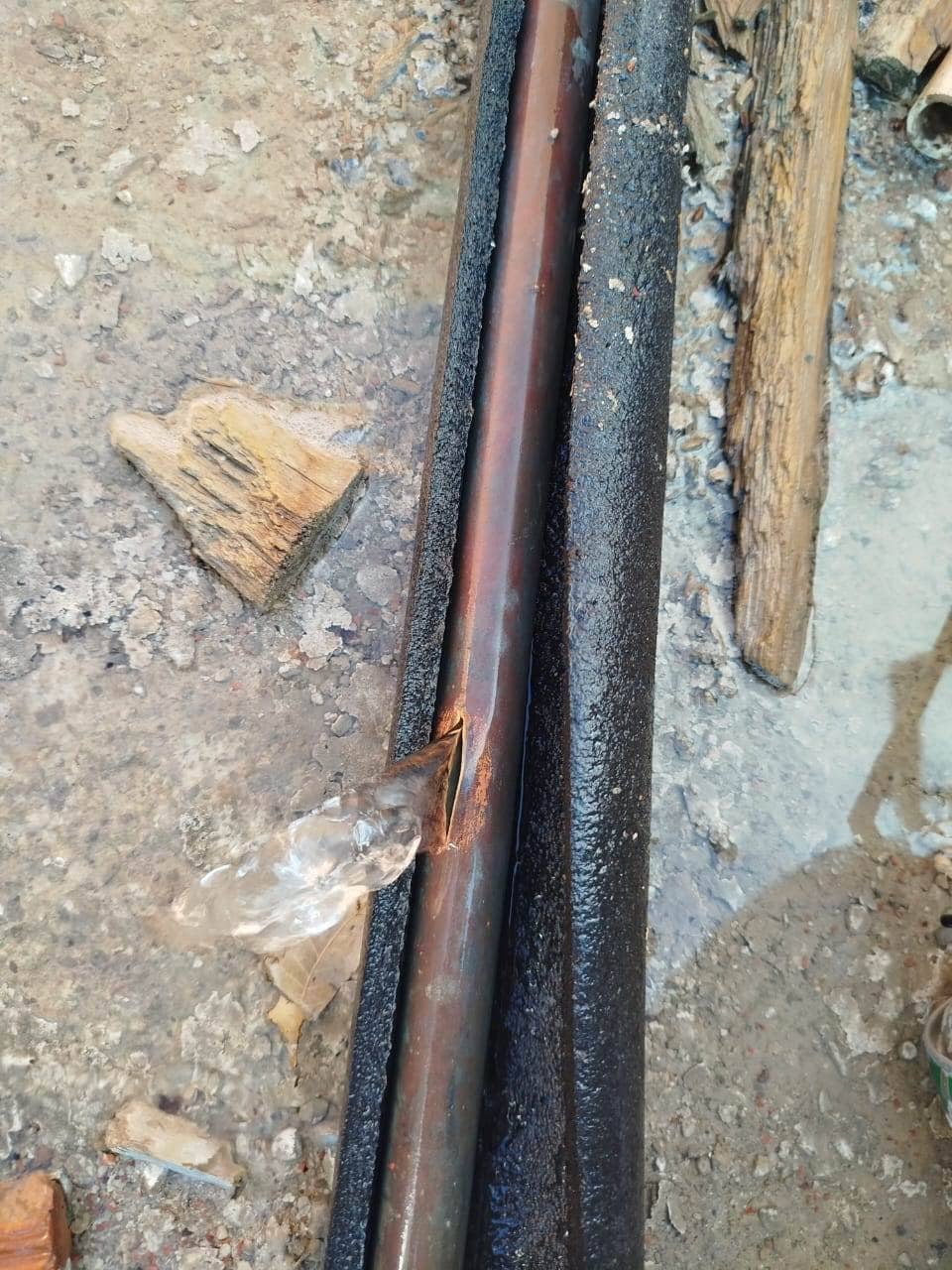 Reparan tuberías dañadas por heladas en escuelas durante suspensión de clases en Coahuila.